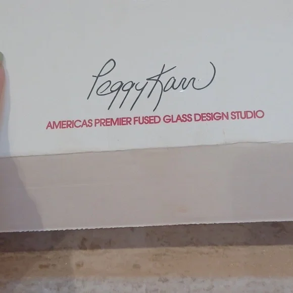 Peggy Karr Glass New Fused Glass 8" Pine Cones & Holly Plate - Picture 3 of 8